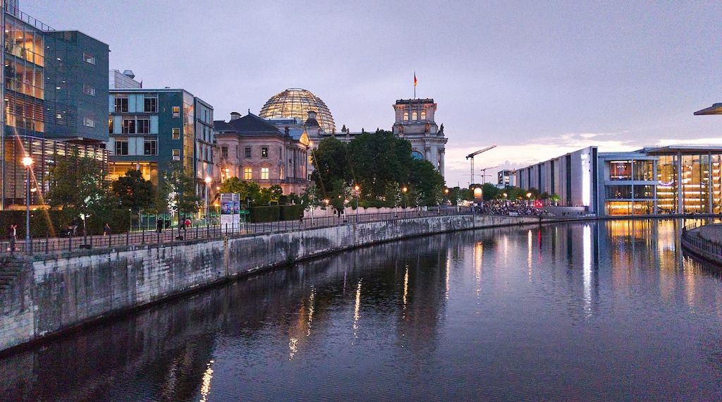 Bund und Berlin unterzeichnen neuen Hauptstadtfinanzierungsvertrag