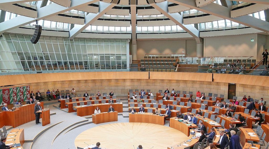 Landtag in Düsseldorf berät Haushaltsentwurf 2027 in erster Lesung