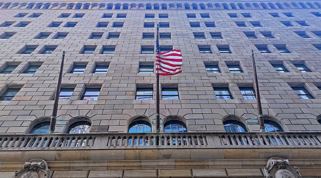 Federal Reserve erhöht Leitzins erstmals seit 2023