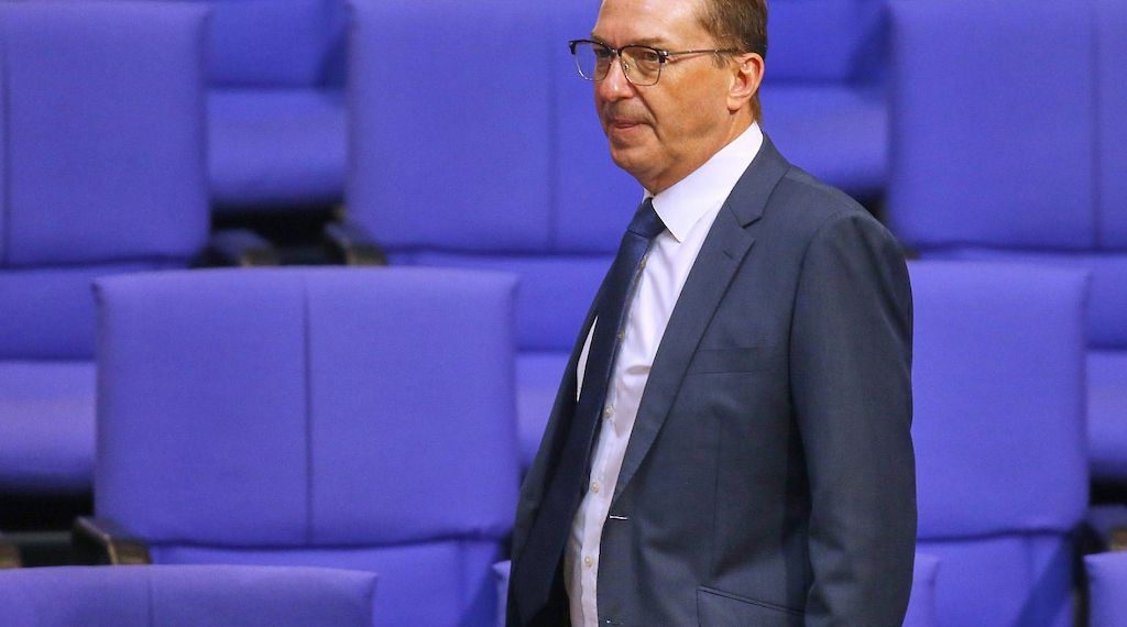 Dobrindt kündigt "klare Kante gegenüber Sozialbetrügern" an