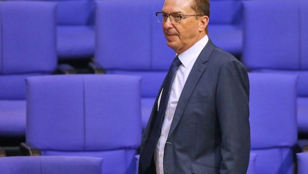 Dobrindt kündigt "klare Kante gegenüber Sozialbetrügern" an