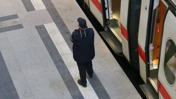 Bahn begrüßt härtere Strafen für Angriffe auf Angestellte