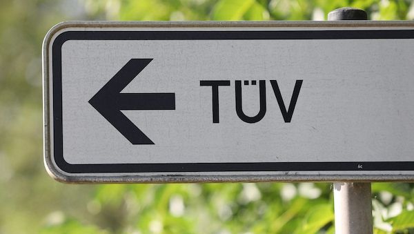 TÜV will Pflichtprüfung für KI-Sprachmodelle