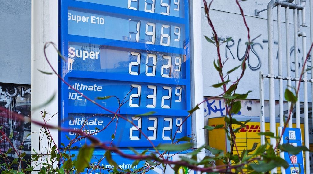 Klingbeil will "Übergewinnsteuer" für Entlastung bei Spritpreisen