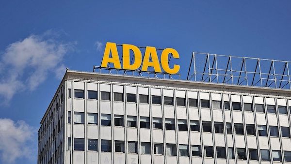 ADAC plädiert für Stromsteuersenkung als Anreiz für E-Autos