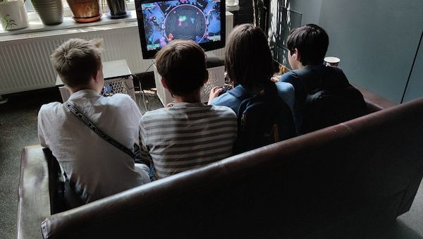 Prien lehnt Tracking von Kindern durch Eltern ab