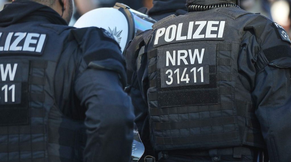 Nach Schüssen auf Reihenhaus in Köln-Mülheim fahndet Polizei nach Täter