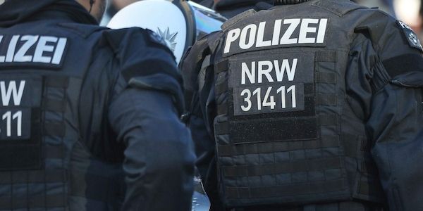 Nach Schüssen auf Reihenhaus in Köln-Mülheim fahndet Polizei nach Täter