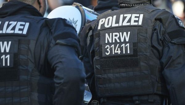 Nach Schüssen auf Reihenhaus in Köln-Mülheim fahndet Polizei nach Täter