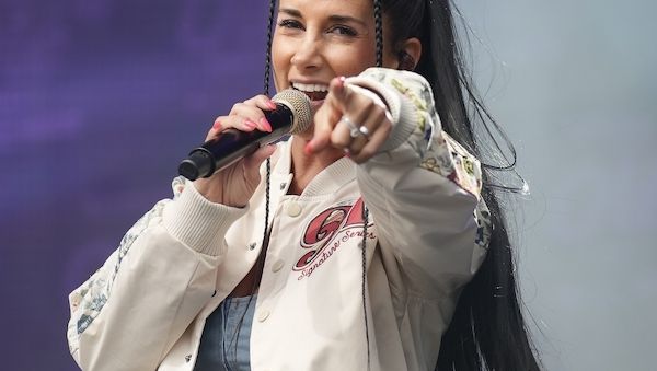 In traumhafter Rheinkulisse: Olé Partytour bringt Tanzbrunnen in Köln zum Beben