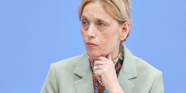 Prien kritisiert naiven Umgang mit digitalen Medien