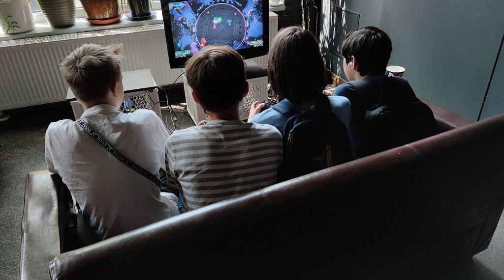 Prien lehnt Tracking von Kindern durch Eltern ab