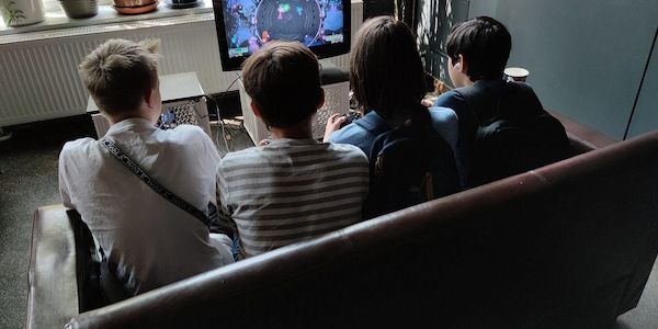 Prien lehnt Tracking von Kindern durch Eltern ab