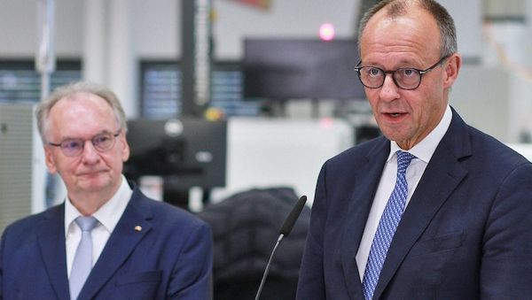 Haseloff lehnt AfD-Verbotsverfahren ab und stützt Merz