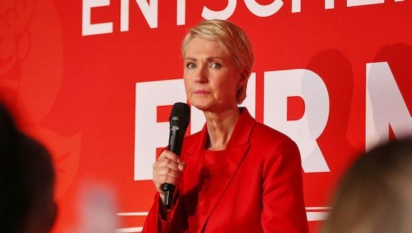Schwesig will mit Grünen und Linken sprechen