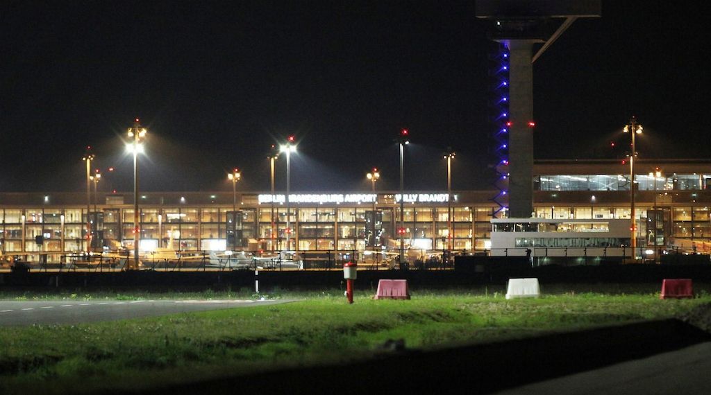 Drohnensichtung führt zu Luftraumsperrung am Flughafen BER