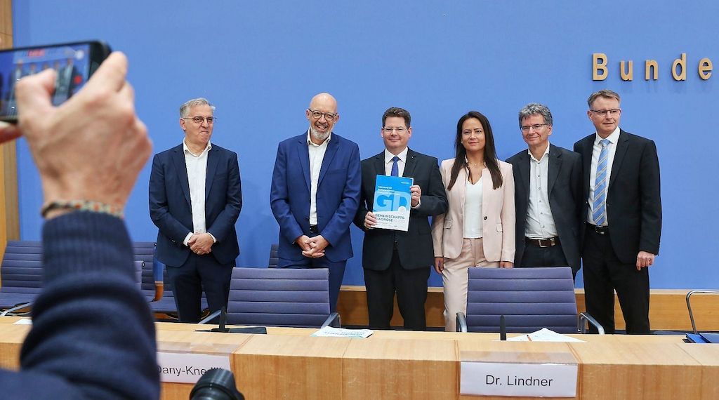 Wirtschaftsinstitute verdoppeln Konjunkturprognose wieder