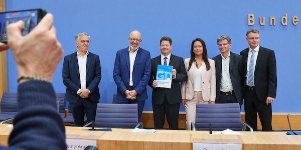 Wirtschaftsinstitute verdoppeln Konjunkturprognose wieder