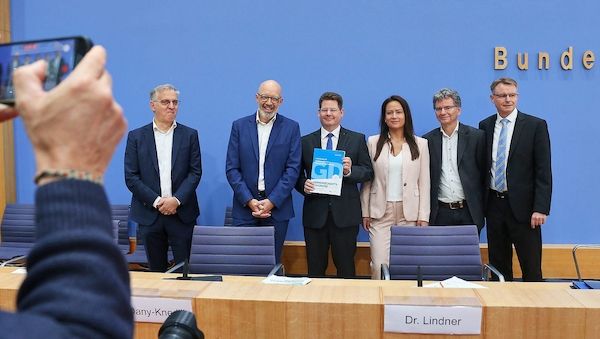 Wirtschaftsinstitute verdoppeln Konjunkturprognose wieder