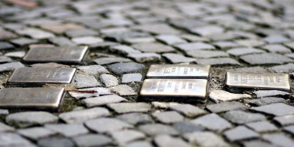 Sächsische Kleinstadt verbietet "Stolpersteine"