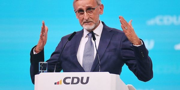 Sachsens Innenminister will Grundrecht auf Asyl abschaffen