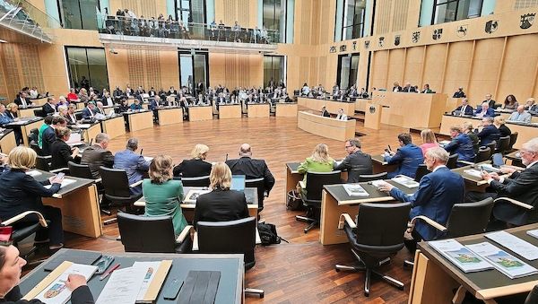 Berlin fordert verbindlichen Fahrplan für Reform der Kinder- und Jugendhilfe