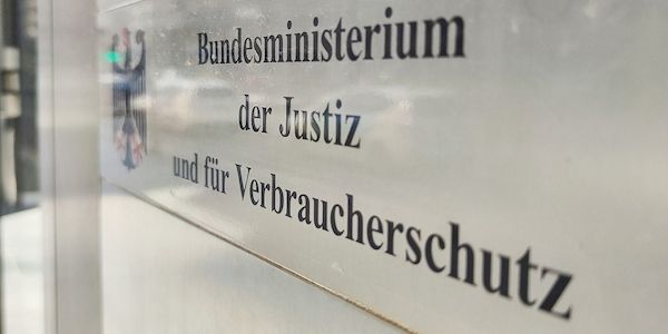 Regierung hält an Reform von Informationsfreiheitsgesetz fest
