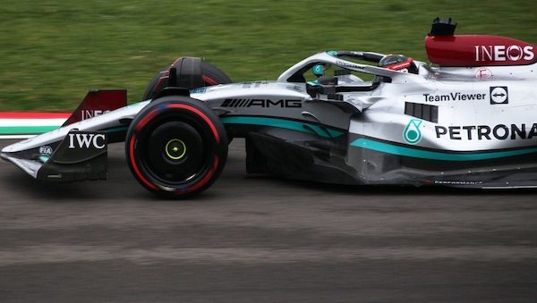 Formel-1-Quali in Baku: Russell holt sich die Pole