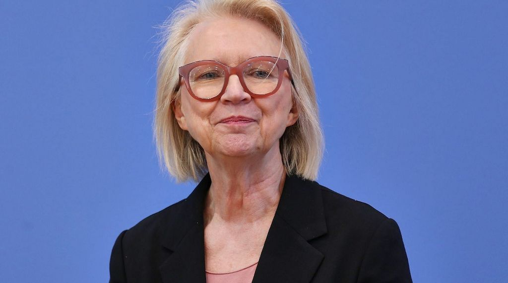 Schnitzer kritisiert Tankrabatt und Rentenreform