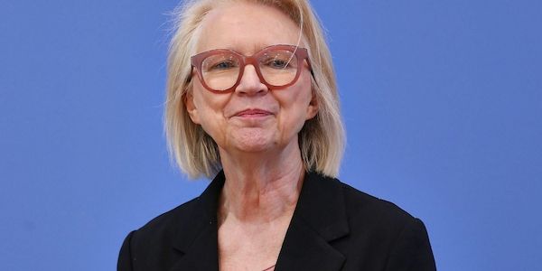 Schnitzer kritisiert Tankrabatt und Rentenreform