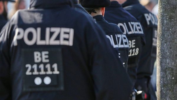 Autofahrerin in Berlin-Gatow bei Verkehrsunfall lebensbedrohlich verletzt
