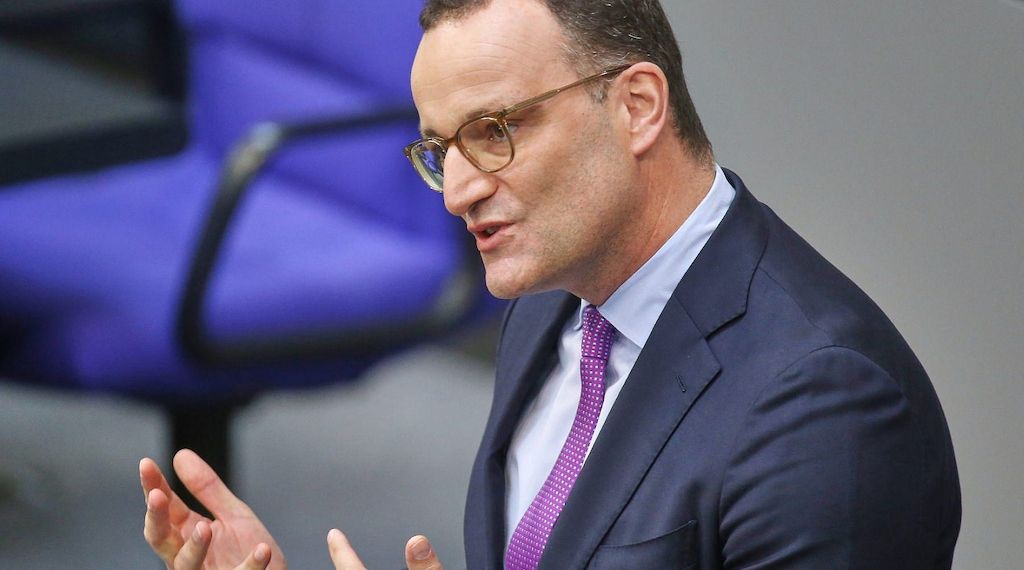Grüne werfen Spahn mangelndes Anstandsgefühl vor