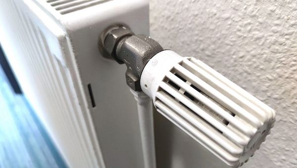 Strom- und Gaspreise für Haushalte im 1. Halbjahr niedriger