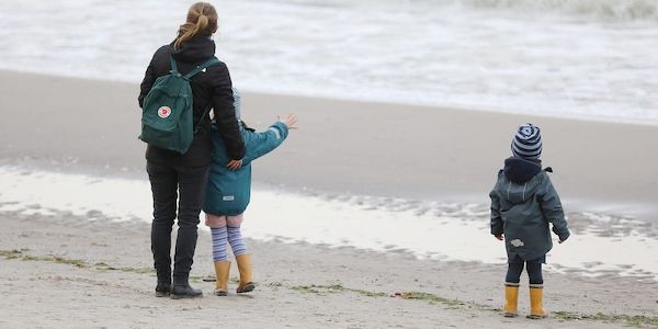 Grünen-Politikerin Khan fordert Entlastungen für Familien