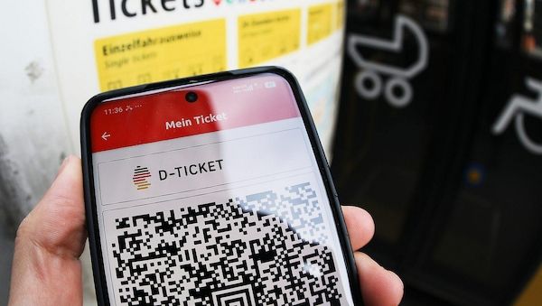 Offiziell: Preis für Deutschlandticket steigt um 3,80 Euro.