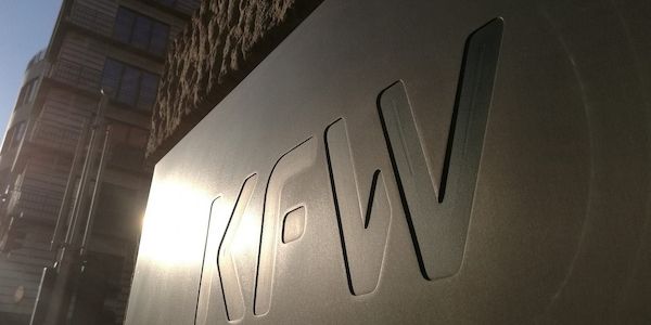 Studierende zahlen im Schnitt 4.493 Euro Zinsen für KfW-Kredit
