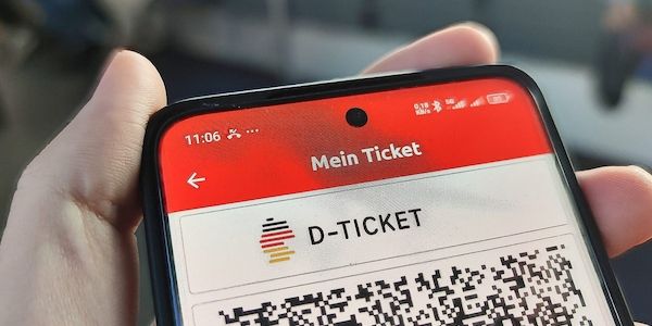 Dröge nennt Deutschlandticket-Preiserhöhung "Unverschämtheit"