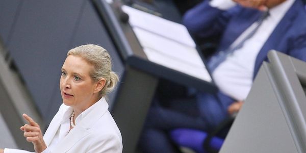 Infratest: AfD weiter deutlich vor Union