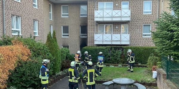 Feuerwehr Dortmund löscht Zimmerbrand in Kirchlinde und betreut 15 Personen