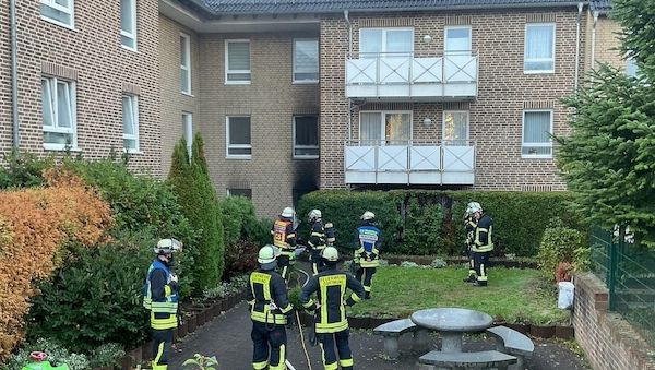 Feuerwehr Dortmund löscht Zimmerbrand in Kirchlinde und betreut 15 Personen