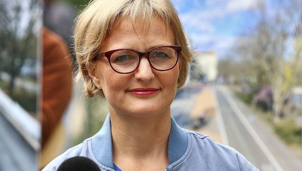 Grünen-Chefin: "Schwarz-Rot-Gold selbstbewusst zeigen"