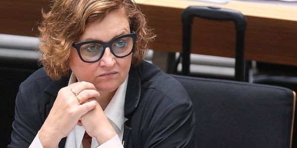 Berliner Senatorin Czyborra gratuliert Hegemann zum Medizin-Nobelpreis