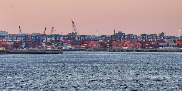 Auftragseingang im Verarbeitenden Gewerbe im August niedriger
