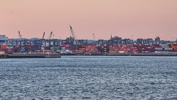 Auftragseingang im Verarbeitenden Gewerbe im August niedriger