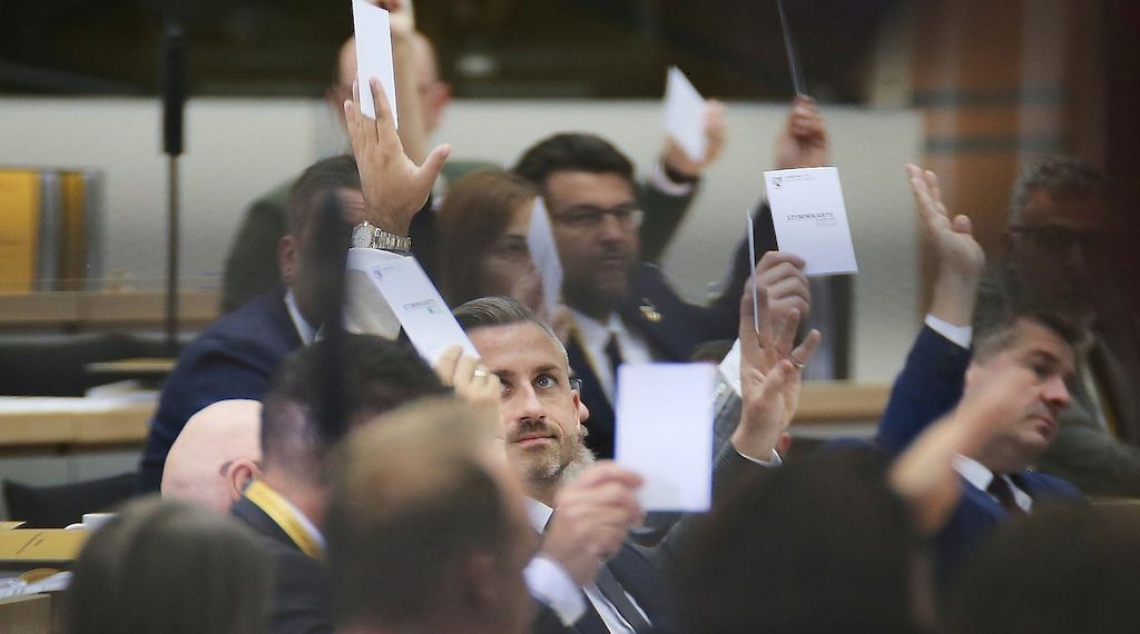Sachsen-Anhalt: Pantisano wirft CDU "blau-schwarzes Kartell" vor