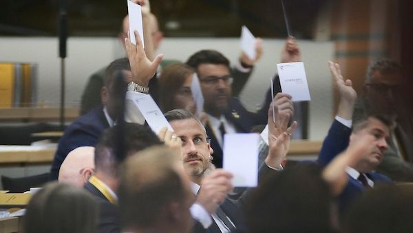 Sachsen-Anhalt: Pantisano wirft CDU "blau-schwarzes Kartell" vor