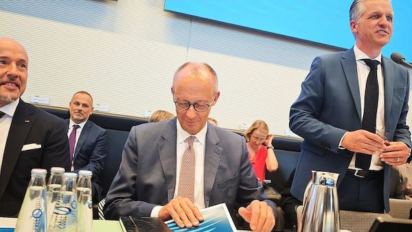 Drohung gegen Rot-Rot-Grün: Reichinnek wirft Union "Bigotterie" vor