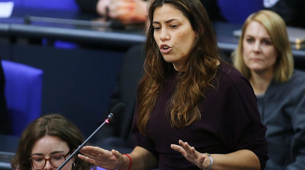 Linken-Politikerin Köktürk droht CDU-Abgeordnetem mit Anwalt