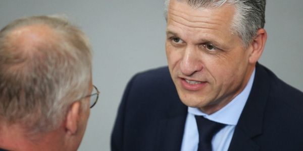 Koalition sieht Demokratie vor historischer Bewährungsprobe