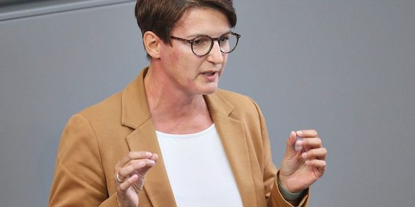 Grüne nennen Merz-Spekulation zu "False-Flag" eine "Frechheit"